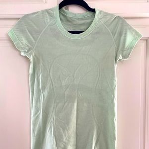 Lululemon ‘swiftly tech short sleeve’ shirt